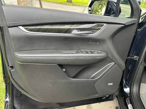 Used 2021 Cadillac XT6 Premium Luxury FWD image 19