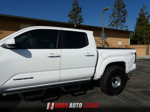 Used 2025 Toyota Tacoma TRD Sport AWD/4WD image 11