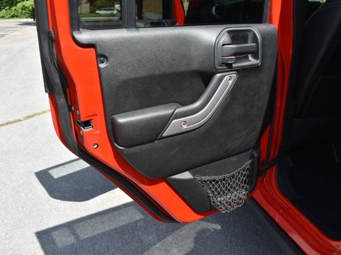 Used 2014 Jeep Wrangler Unlimited Rubicon w/ Connectivity Group AWD/4WD image 18