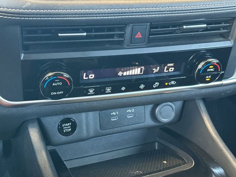 Used 2024 Nissan Rogue SV FWD image 23