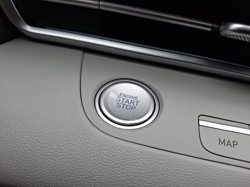 New 2026 Hyundai Elantra Limited FWD image 15