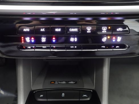 Used 2022 Chevrolet Bolt EUV Premier w/ Sun & Sound Package image 12