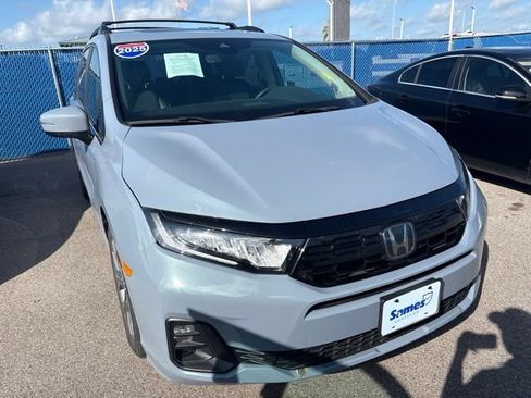 Used 2025 Honda Odyssey Touring image 5