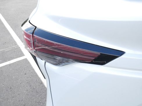 Certified 2025 Toyota Sienna XLE w/ XLE Plus Package AWD/4WD image 17