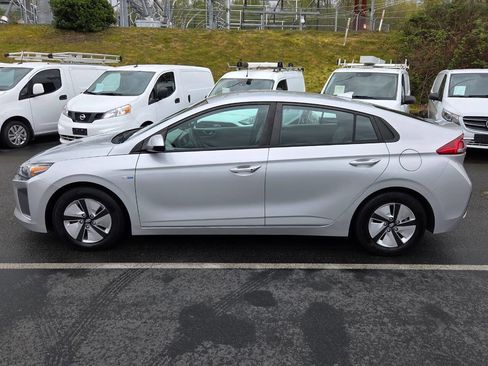 Used 2019 Hyundai Ioniq Blue image 4