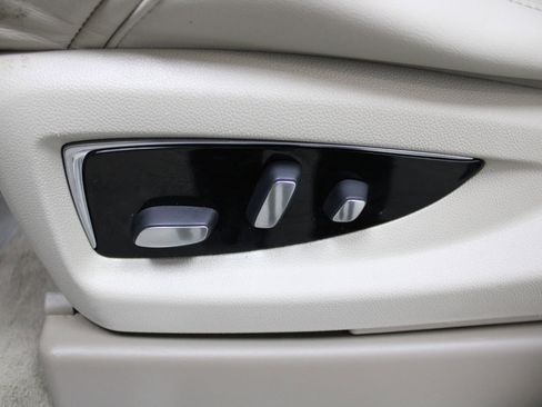 Used 2019 Cadillac Escalade Luxury image 16