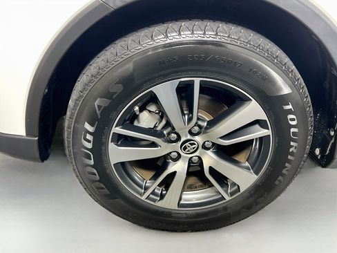 Used 2018 Toyota RAV4 XLE FWD image 13