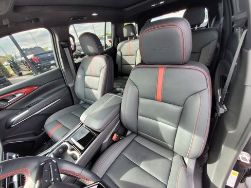 Used 2024 Chevrolet Traverse RS image 67