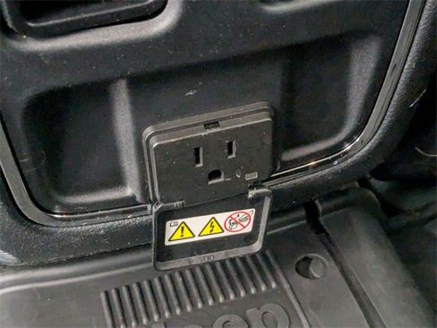 Used 2018 Jeep Grand Cherokee Altitude image 27