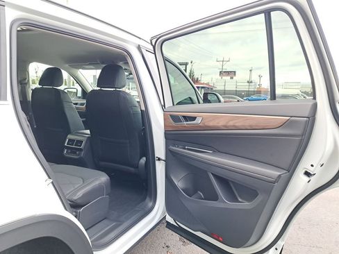 New 2026 Volkswagen Atlas SE image 14