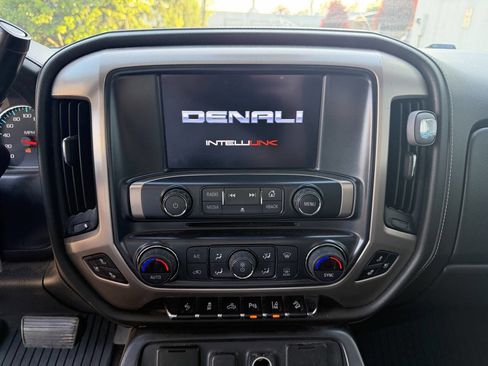 Used 2017 GMC Sierra 2500 Denali w/ Suspension Package, Off-Road AWD/4WD image 18