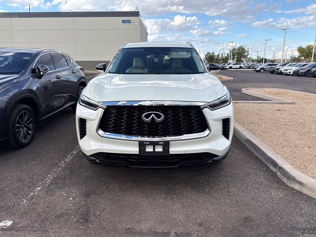 Used 2023 INFINITI QX60 Luxe w/ Cargo Package FWD image 2