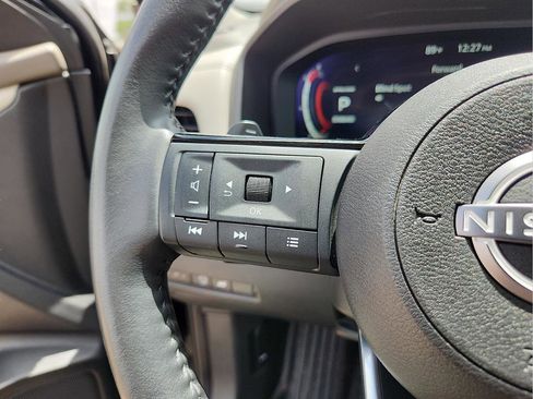 Used 2024 Nissan Rogue SL FWD image 17
