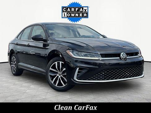 Used 2025 Volkswagen Jetta SE FWD image 3