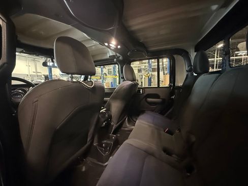 Used 2021 Jeep Gladiator Sport AWD/4WD image 22