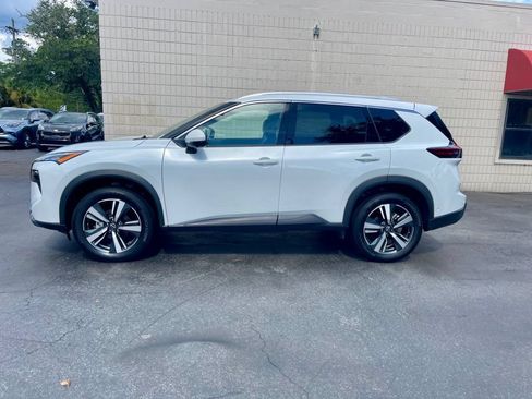 Used 2026 Nissan Rogue SL FWD image 2