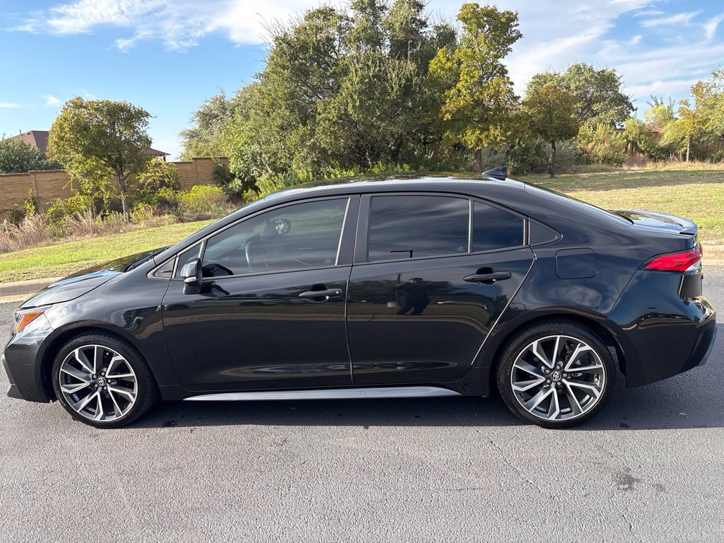 Used 2022 Toyota Corolla SE FWD image 2