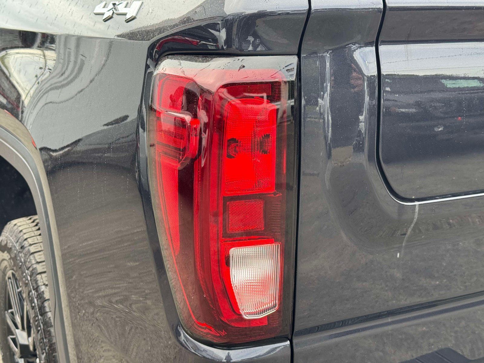 Used 2024 GMC Sierra 1500 Elevation w/ Elevation Premium Package AWD/4WD image 11