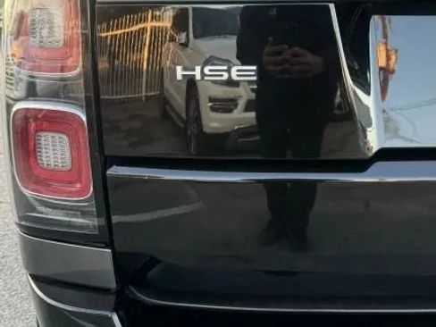 Used 2018 Land Rover Range Rover HSE image 13