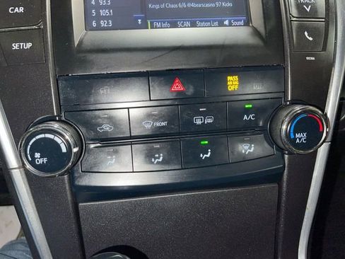 Used 2015 Toyota Camry LE FWD image 18