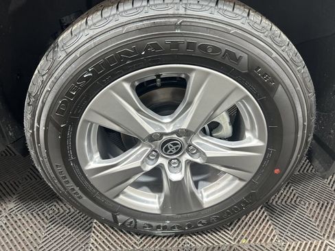 Used 2025 Toyota RAV4 XLE w/ Convenience Package image 28