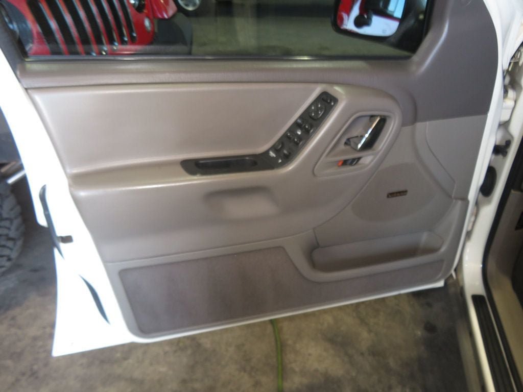 Used 2000 Jeep Grand Cherokee Laredo AWD/4WD image 17