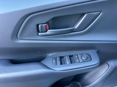 Used 2025 Toyota Prius Plug-In Hybrid image 10