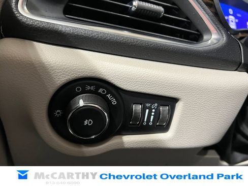 Used 2023 Chrysler Pacifica Limited image 17