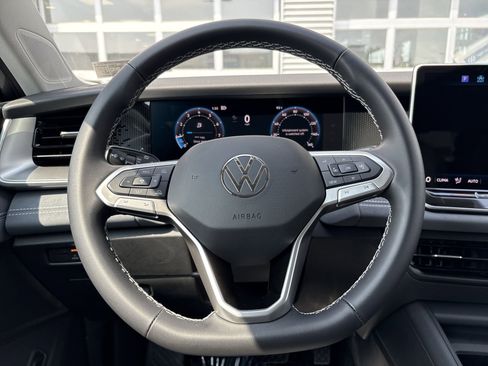 New 2025 Volkswagen Tiguan SE image 20