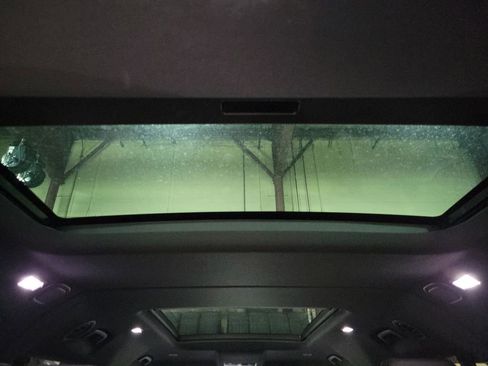 New 2026 Land Rover Defender 130 X-Dynamic SE image 28