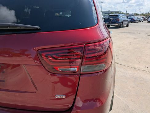 Used 2019 Kia Sorento FWD image 11