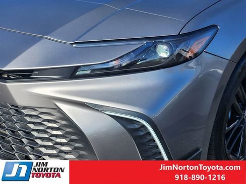 Used 2025 Toyota Camry SE image 11