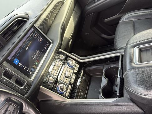 Used 2021 GMC Yukon XL Denali image 21