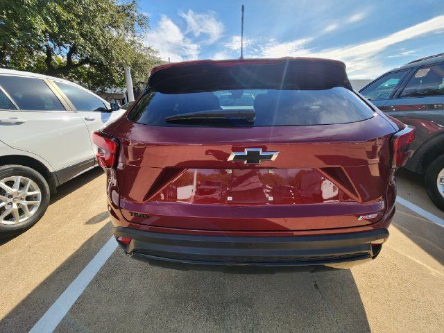 Used 2025 Chevrolet Trax RS w/ Sunroof Package FWD image 5