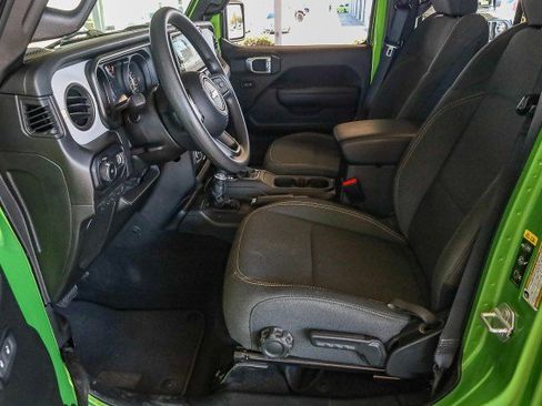 Used 2025 Jeep Wrangler Sport image 9