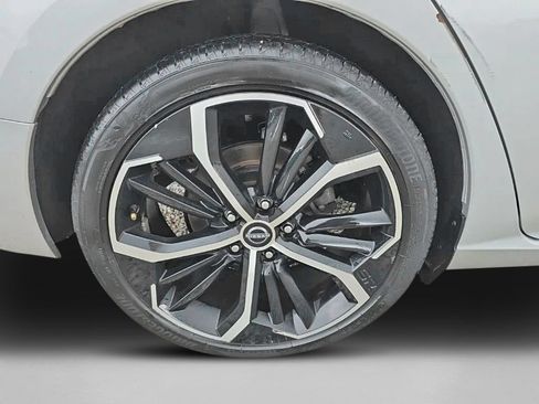 Used 2024 Nissan Altima 2.5 SR FWD image 9