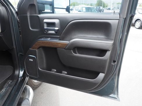 Used 2017 GMC Sierra 2500 Denali w/ Duramax Plus Package AWD/4WD image 22