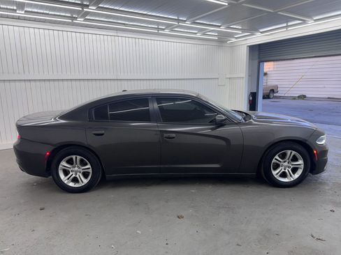 Used 2019 Dodge Charger SXT image 4