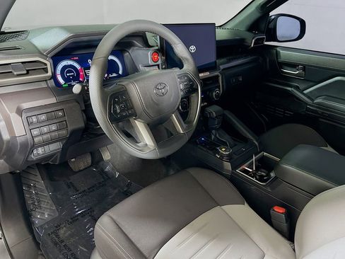 Certified 2025 Toyota Tacoma TRD Off-Road AWD/4WD image 10