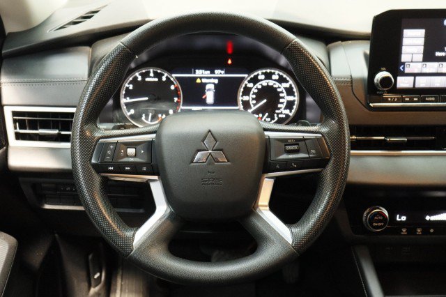 Used 2024 Mitsubishi Outlander ES FWD image 25