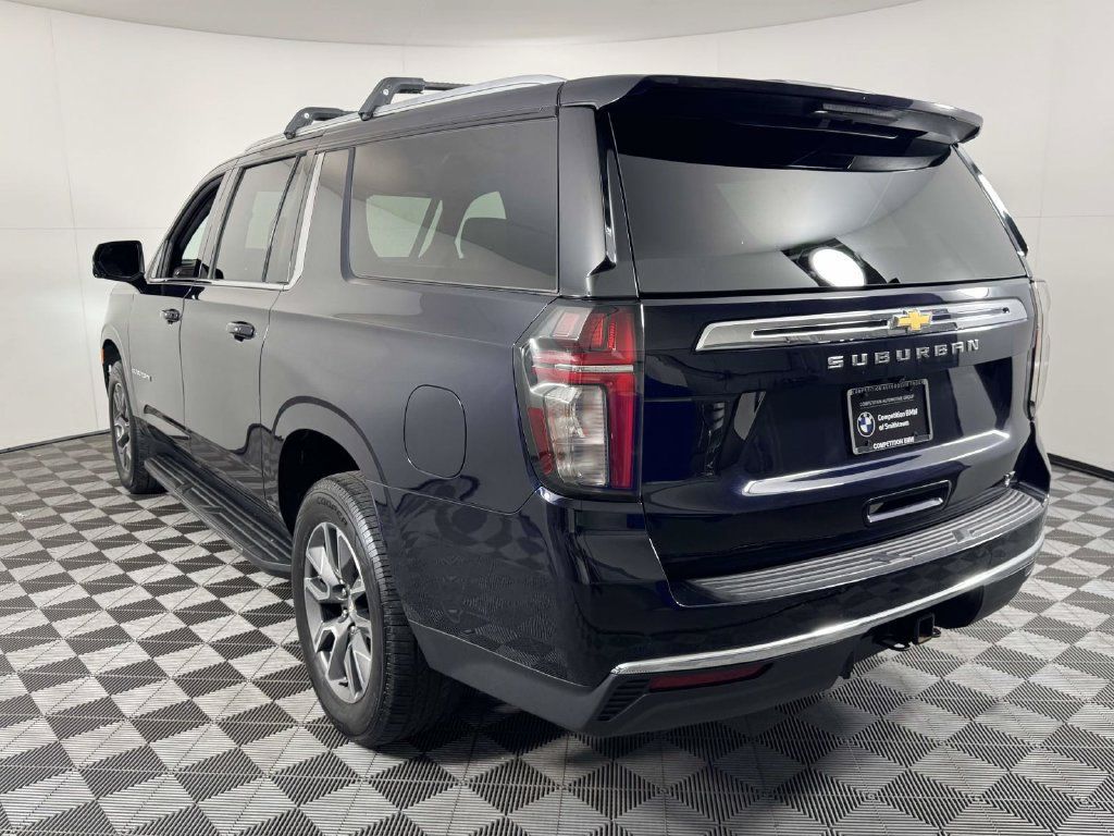 Used 2022 Chevrolet Suburban LT w/ LT Signature Package AWD/4WD image 8