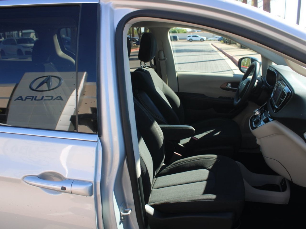 Used 2024 Chrysler Voyager LX FWD image 16