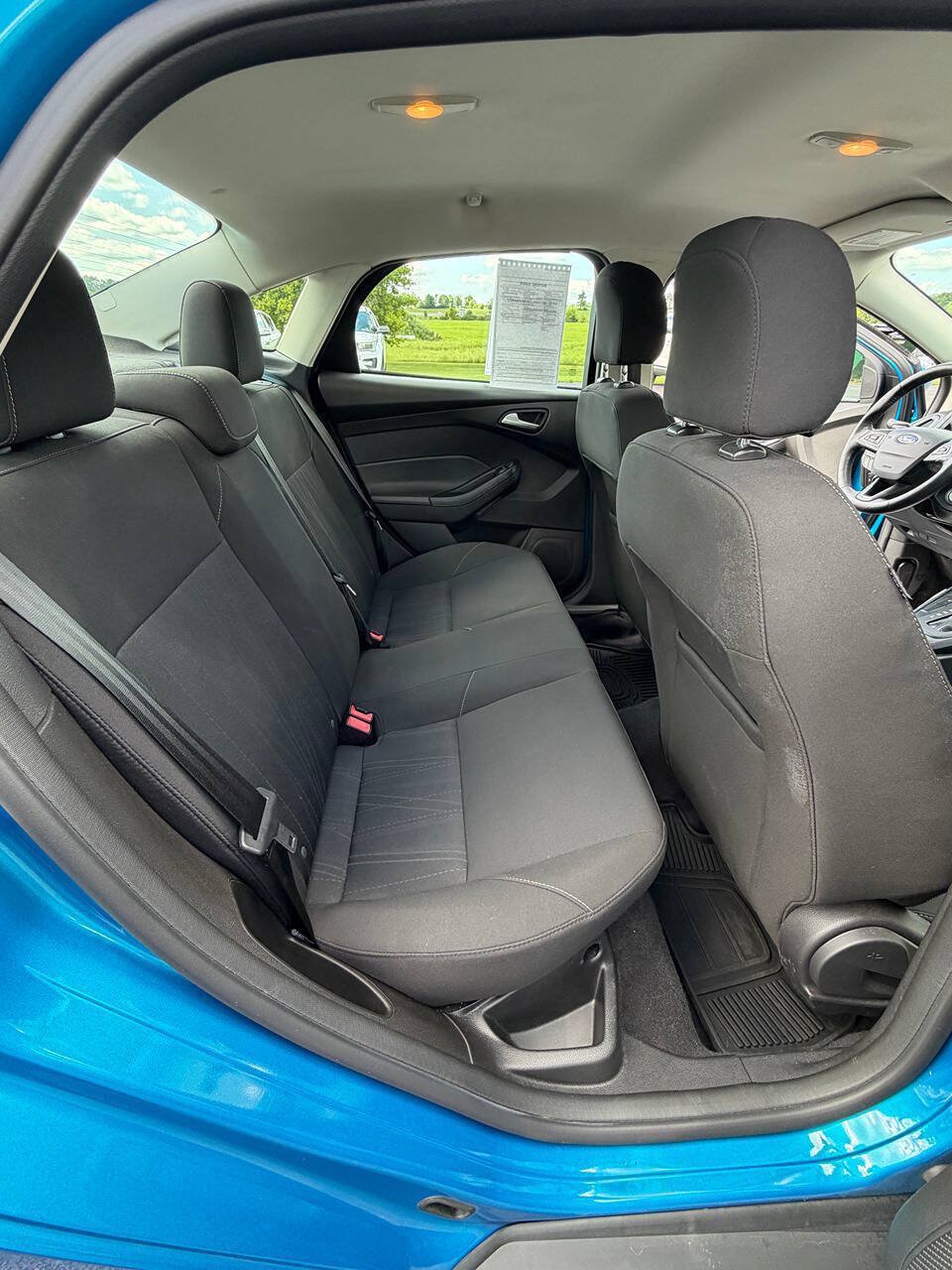 Used 2016 Ford Focus SE w/ SE Cold Weather Package FWD image 11