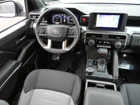 Certified 2025 Toyota Tacoma TRD Off-Road image 10