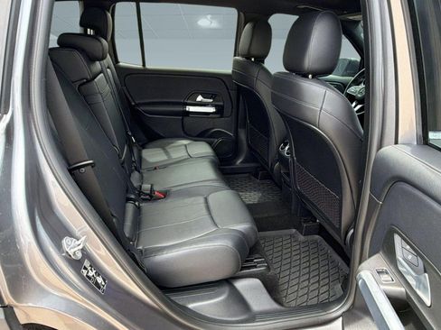 Used 2021 Mercedes-Benz GLB 250 4MATIC w/ Premium Package image 30