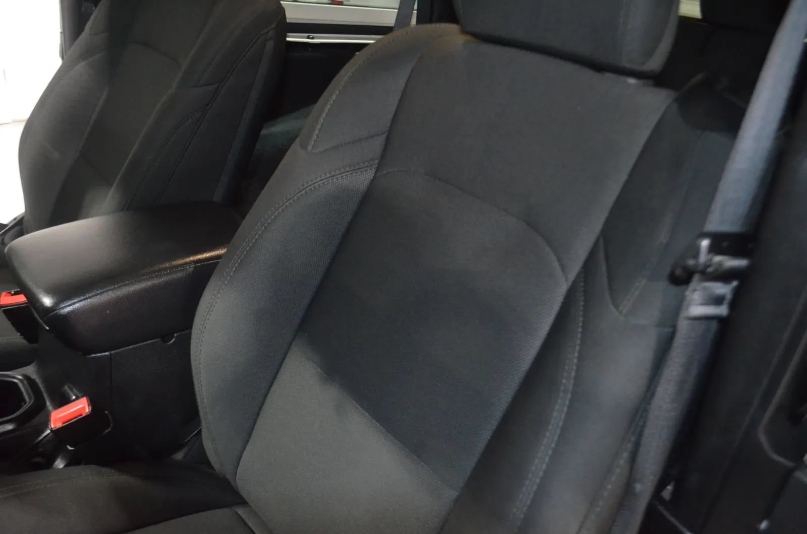 Used 2020 Jeep Wrangler Sport AWD/4WD image 16