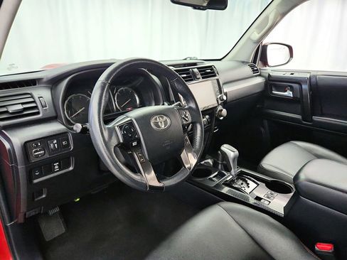 Used 2020 Toyota 4Runner TRD Off-Road Premium AWD/4WD image 10