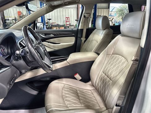 Used 2022 Buick Enclave Avenir w/ Avenir Technology Package image 12