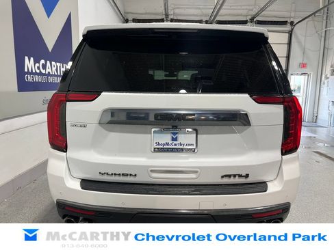 Used 2022 GMC Yukon XL AT4 AWD/4WD image 6