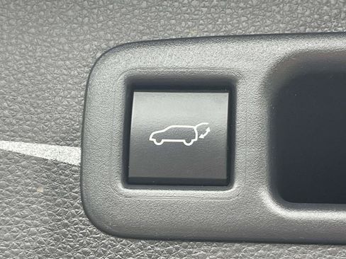 Used 2021 Toyota Highlander XLE AWD/4WD image 21